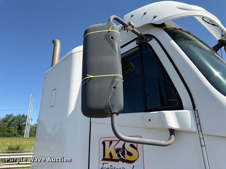 image for item DQ7864 2006 Freightliner CST120 semi truck