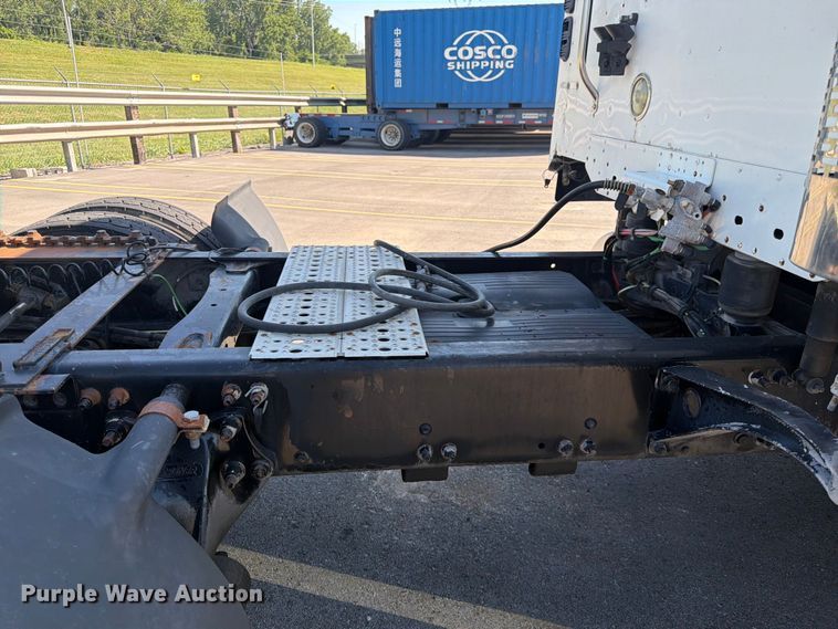 image for item DQ7864 2006 Freightliner CST120 semi truck