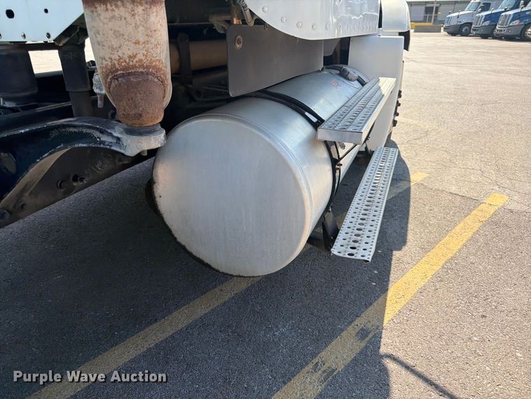 image for item DQ7864 2006 Freightliner CST120 semi truck
