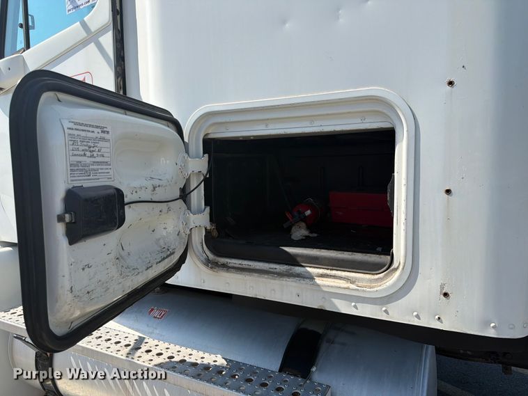 image for item DQ7864 2006 Freightliner CST120 semi truck