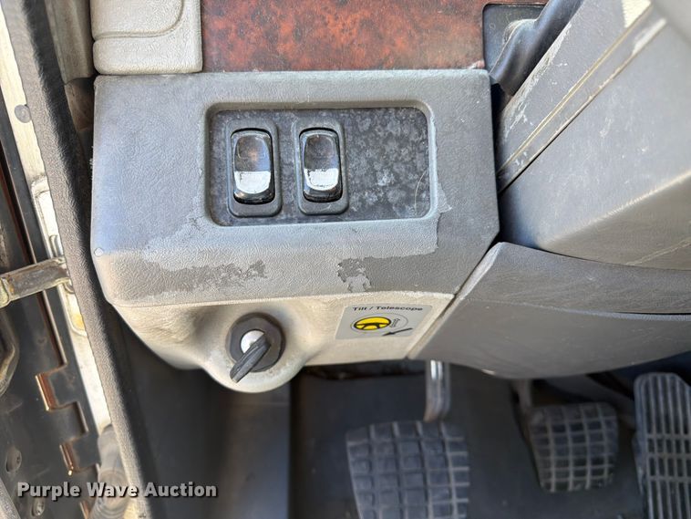 image for item DQ7864 2006 Freightliner CST120 semi truck