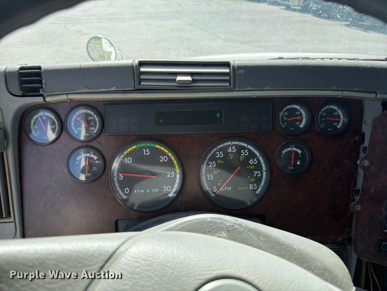 image for item DQ7864 2006 Freightliner CST120 semi truck