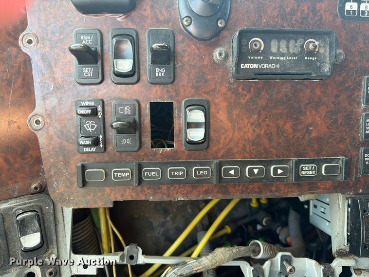 image for item DQ7864 2006 Freightliner CST120 semi truck