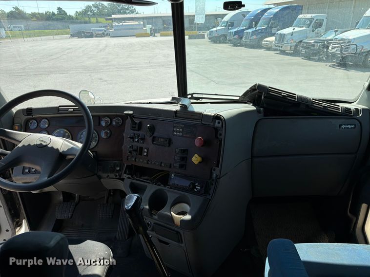 image for item DQ7864 2006 Freightliner CST120 semi truck