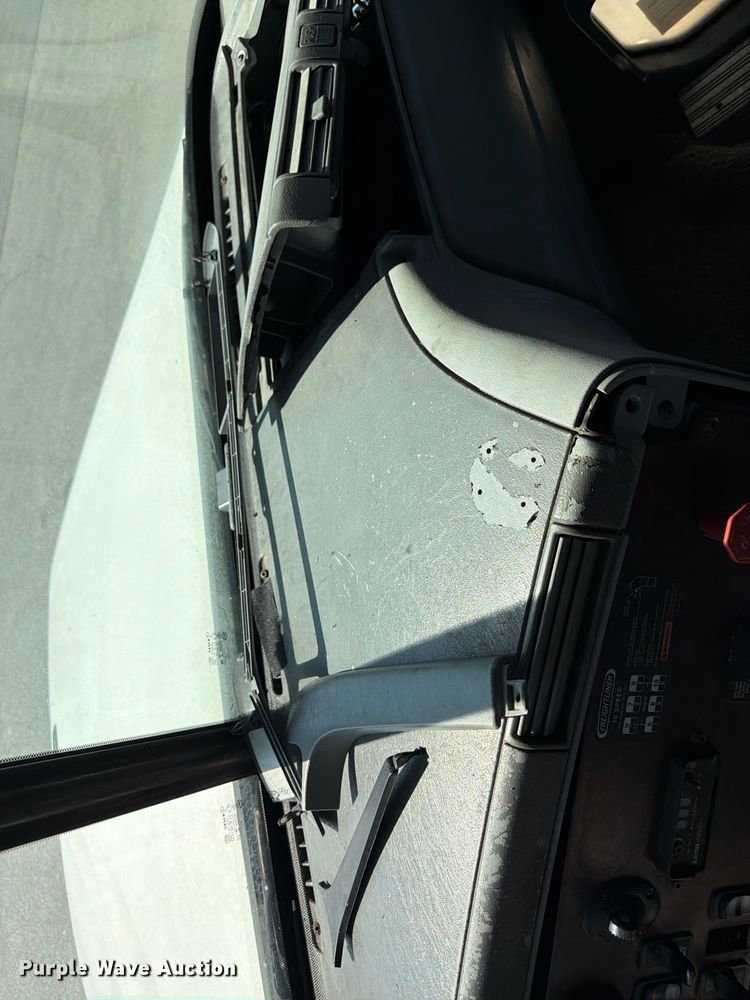 image for item DQ7864 2006 Freightliner CST120 semi truck