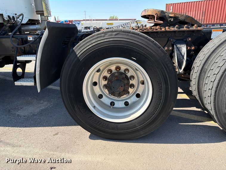 image for item DQ7864 2006 Freightliner CST120 semi truck