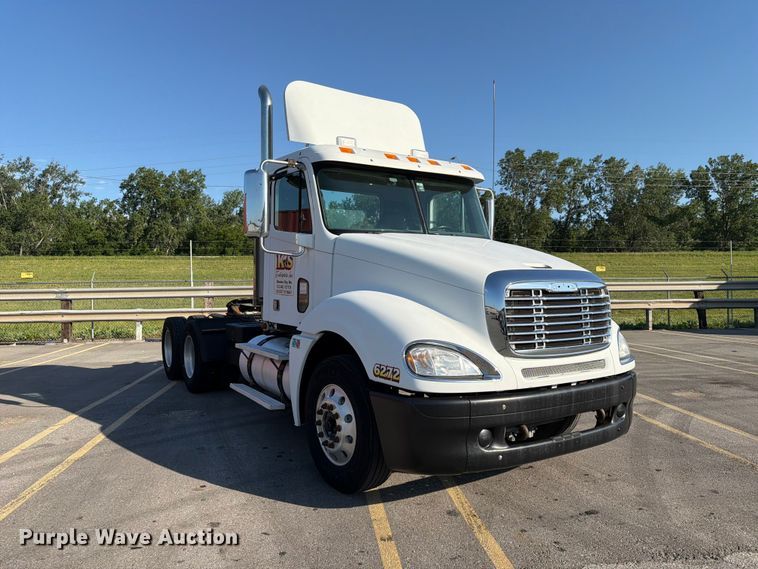 image for item DQ7865 2012 Freightliner Columbia semi truck