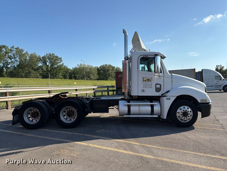 image for item DQ7865 2012 Freightliner Columbia semi truck