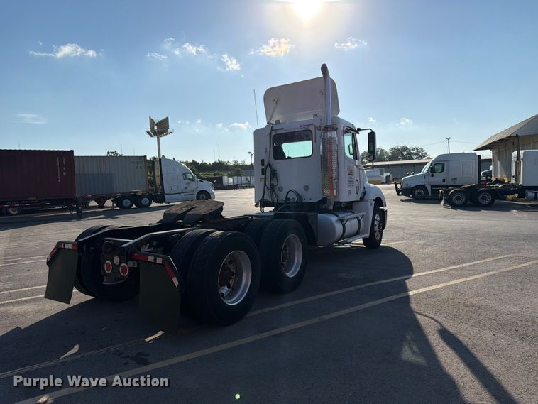 image for item DQ7865 2012 Freightliner Columbia semi truck