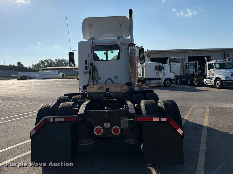 image for item DQ7865 2012 Freightliner Columbia semi truck