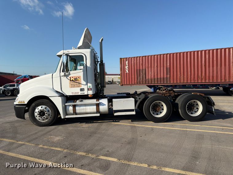 image for item DQ7865 2012 Freightliner Columbia semi truck