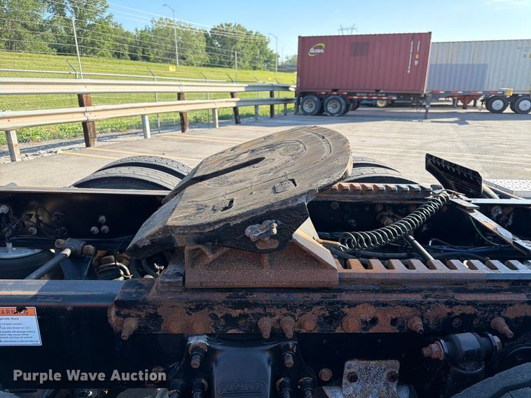 image for item DQ7865 2012 Freightliner Columbia semi truck