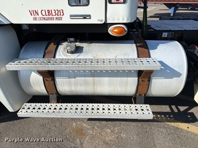 image for item DQ7865 2012 Freightliner Columbia semi truck