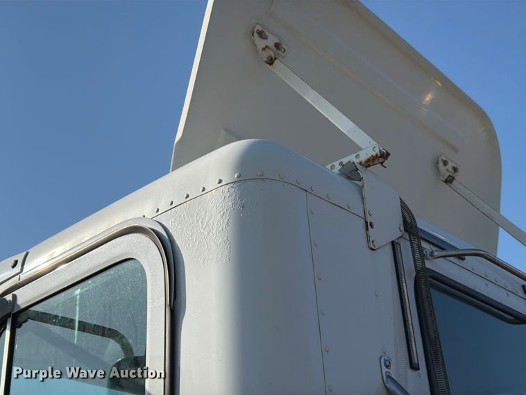 image for item DQ7865 2012 Freightliner Columbia semi truck