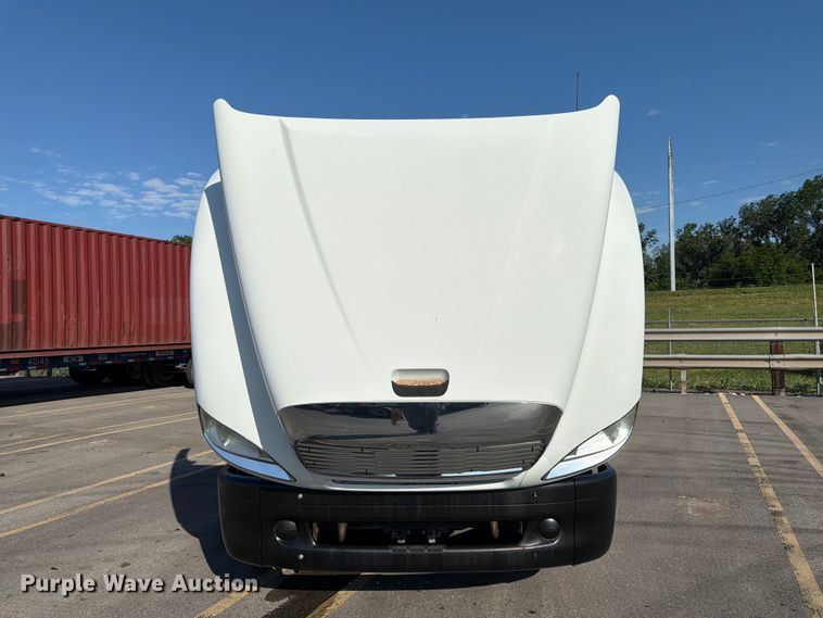 image for item DQ7865 2012 Freightliner Columbia semi truck