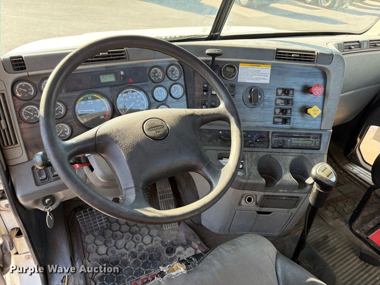 image for item DQ7865 2012 Freightliner Columbia semi truck