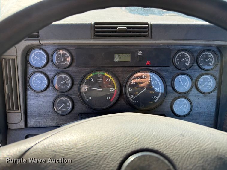 image for item DQ7865 2012 Freightliner Columbia semi truck