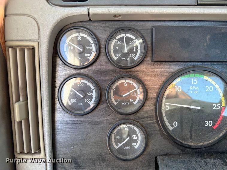 image for item DQ7865 2012 Freightliner Columbia semi truck