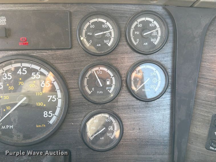 image for item DQ7865 2012 Freightliner Columbia semi truck