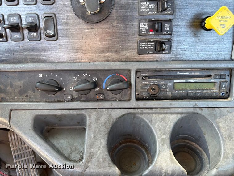 image for item DQ7865 2012 Freightliner Columbia semi truck