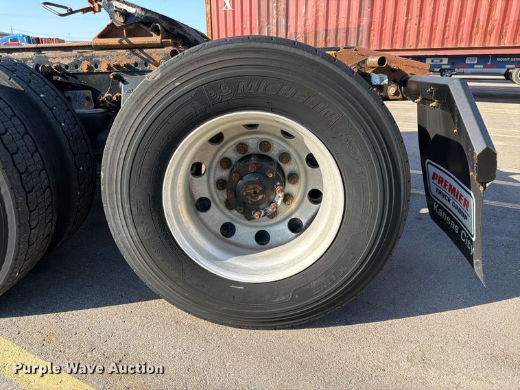 image for item DQ7865 2012 Freightliner Columbia semi truck