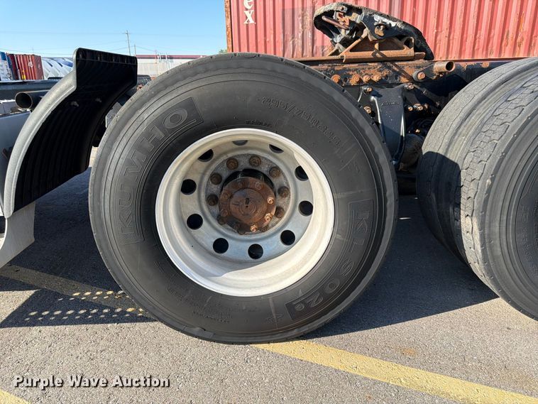 image for item DQ7865 2012 Freightliner Columbia semi truck