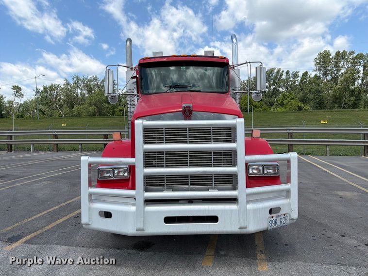 image for item DQ7867 2005 Kenworth T800 semi truck