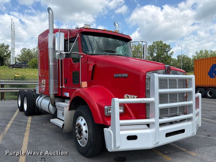 image for item DQ7867 2005 Kenworth T800 semi truck