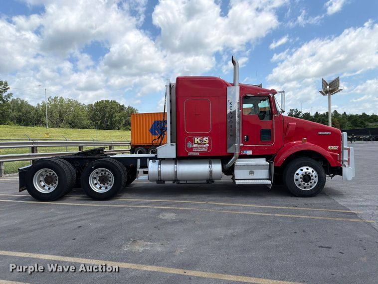 image for item DQ7867 2005 Kenworth T800 semi truck