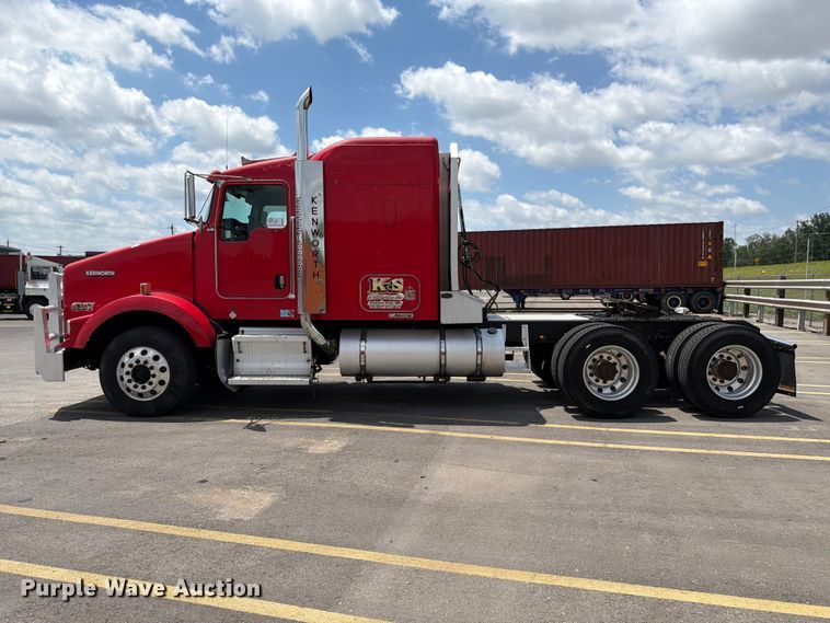 image for item DQ7867 2005 Kenworth T800 semi truck
