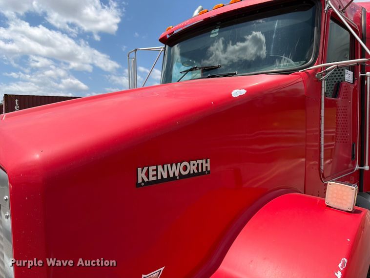 image for item DQ7867 2005 Kenworth T800 semi truck