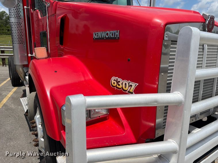 image for item DQ7867 2005 Kenworth T800 semi truck