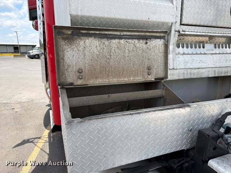 image for item DQ7867 2005 Kenworth T800 semi truck