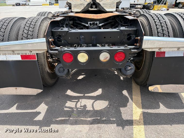 image for item DQ7867 2005 Kenworth T800 semi truck