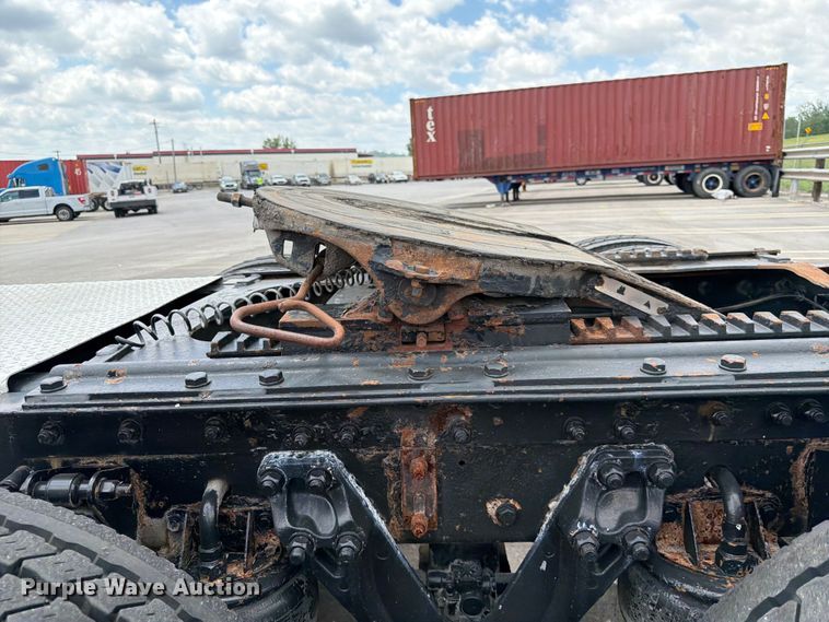 image for item DQ7867 2005 Kenworth T800 semi truck