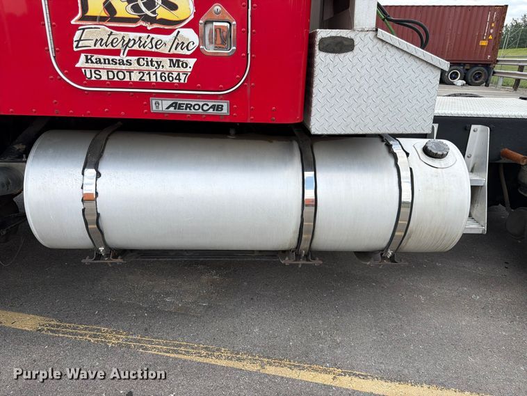 image for item DQ7867 2005 Kenworth T800 semi truck