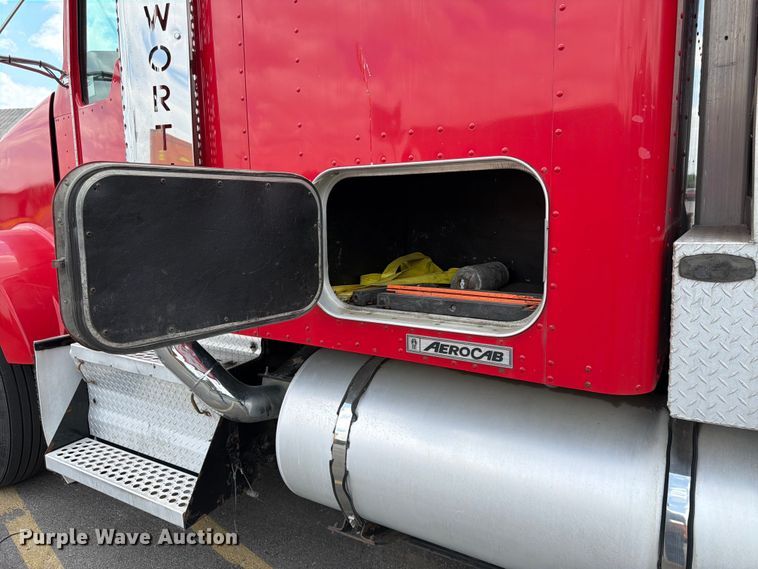 image for item DQ7867 2005 Kenworth T800 semi truck