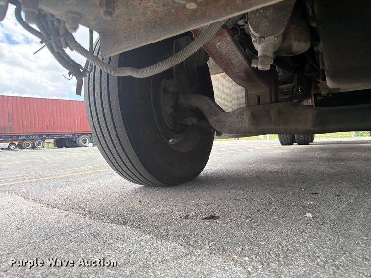 image for item DQ7867 2005 Kenworth T800 semi truck