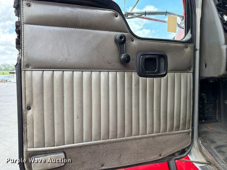 image for item DQ7867 2005 Kenworth T800 semi truck