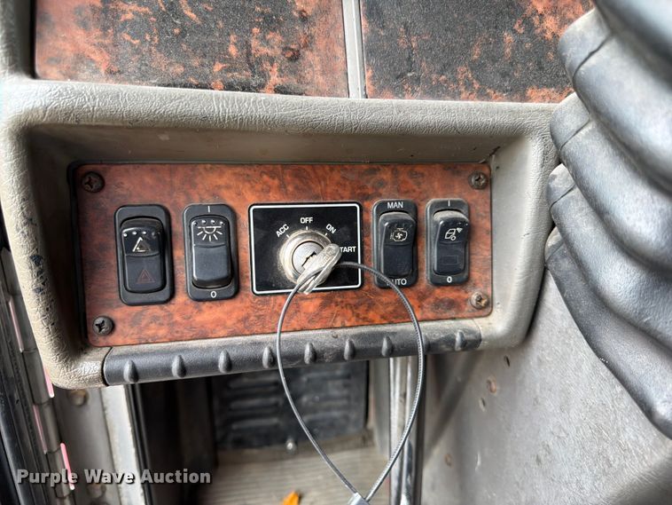 image for item DQ7867 2005 Kenworth T800 semi truck