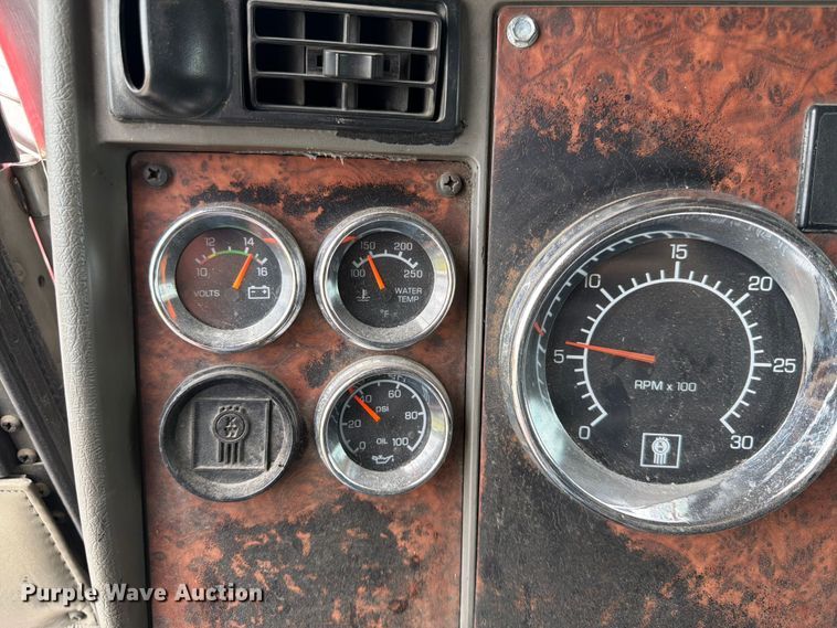 image for item DQ7867 2005 Kenworth T800 semi truck
