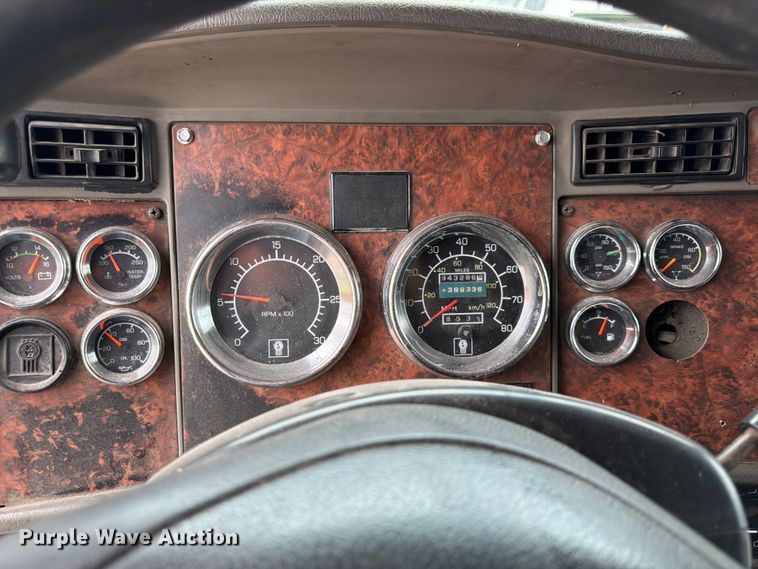 image for item DQ7867 2005 Kenworth T800 semi truck