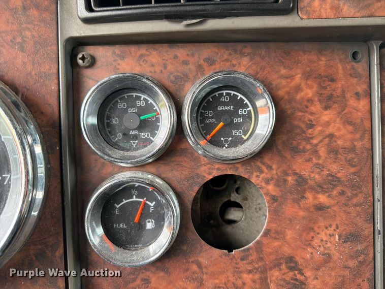 image for item DQ7867 2005 Kenworth T800 semi truck