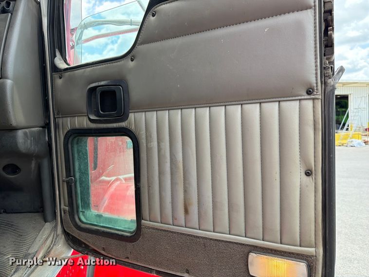 image for item DQ7867 2005 Kenworth T800 semi truck