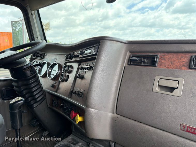 image for item DQ7867 2005 Kenworth T800 semi truck