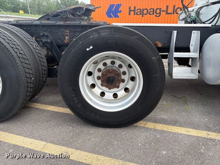 image for item DQ7867 2005 Kenworth T800 semi truck