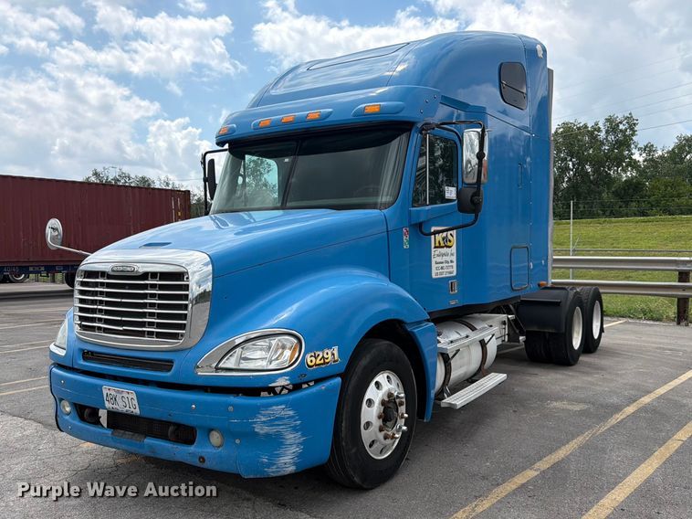 image for item DQ7868 2005 Freightliner Columbia semi truck