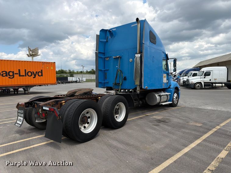 image for item DQ7868 2005 Freightliner Columbia semi truck