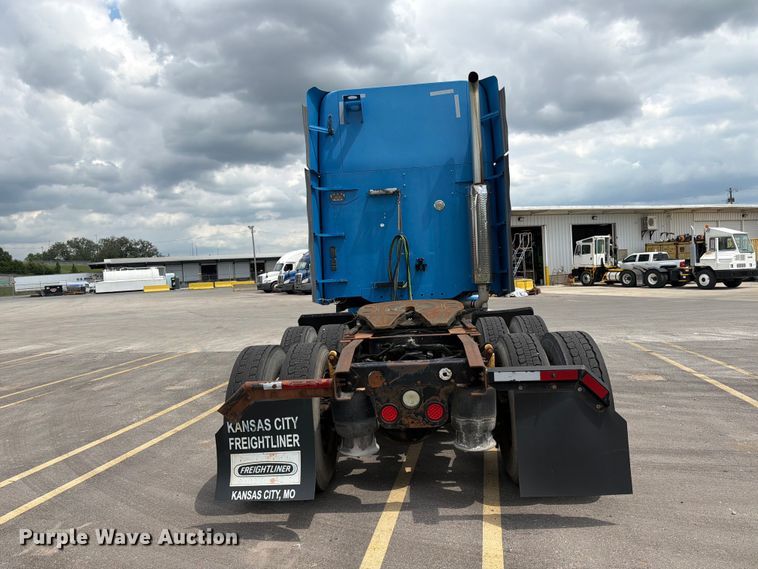 image for item DQ7868 2005 Freightliner Columbia semi truck