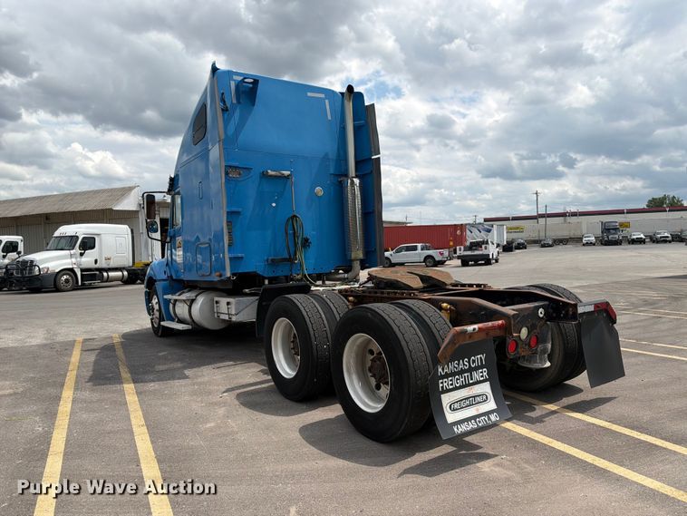 image for item DQ7868 2005 Freightliner Columbia semi truck